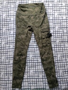 Firm Abs Brand Women's Size Large Camo Cargo Leggings